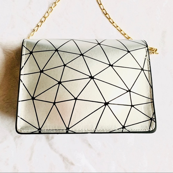 💎5/$25💎 Cute Mini Metallic Silver Crossbody Bag - Picture 5 of 8